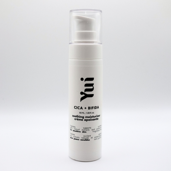 Cica + Bifida Soothing Moisturizer in een slanke witte pompflacon, ideaal voor het hydrateren, verzachten en herstellen van de gevoelige huid.